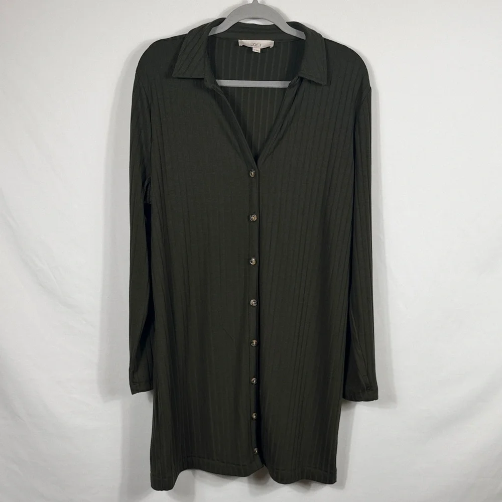 LOFT Dark Green Ribbed Full Button Long Sleeve V-Neck Dress. Womens size 18
